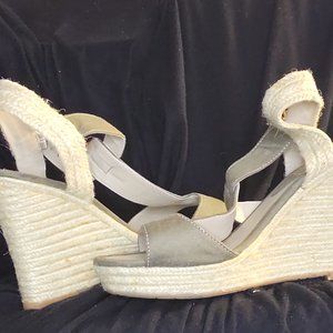 Expressions khaki faux suede wedges - size 7